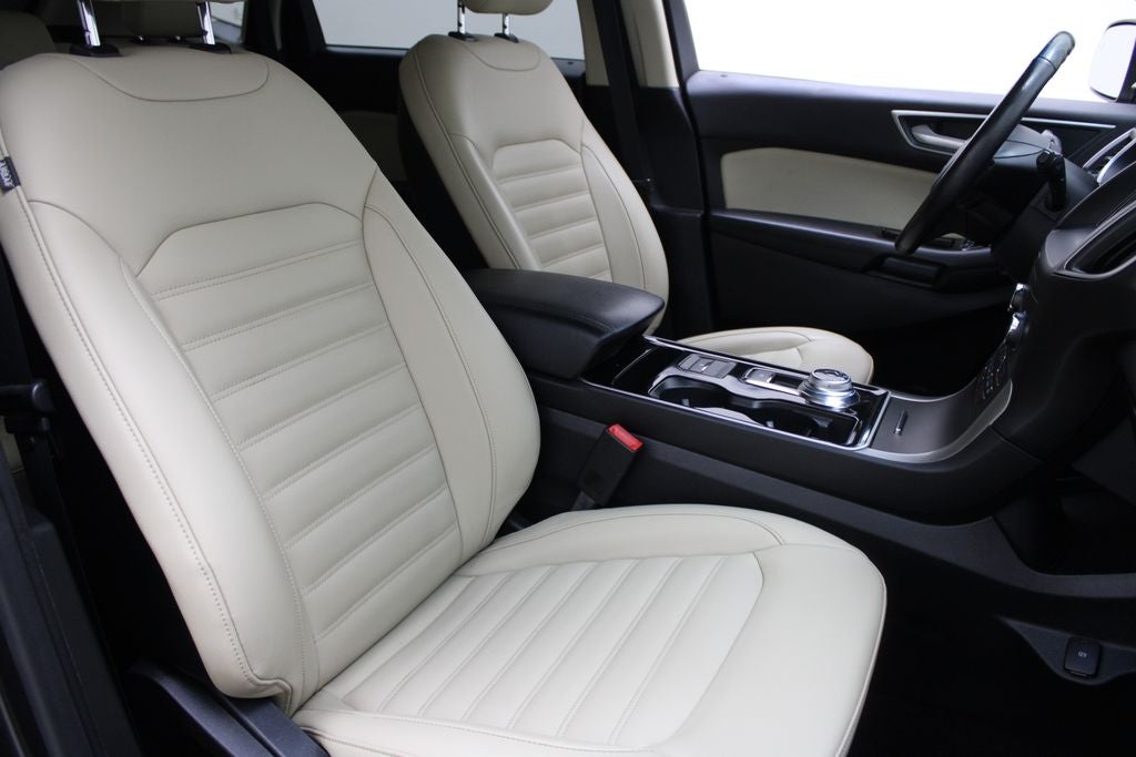 2020 Ford Edge — detail view